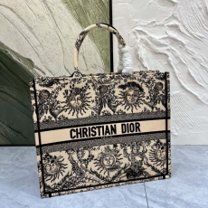 Christian Dior Shopping Bags